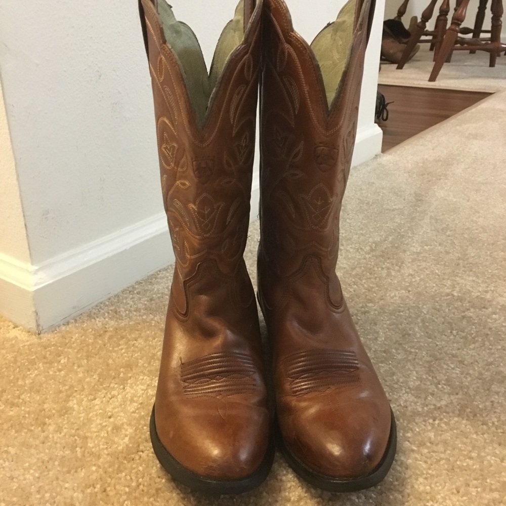 Women’s Ariat “Cowgirl boots”